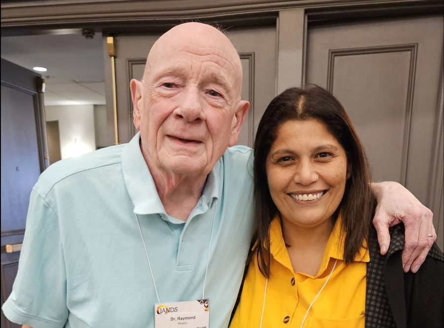 Sonia Barkallah avec le Dr Raymond Moody à Chicago