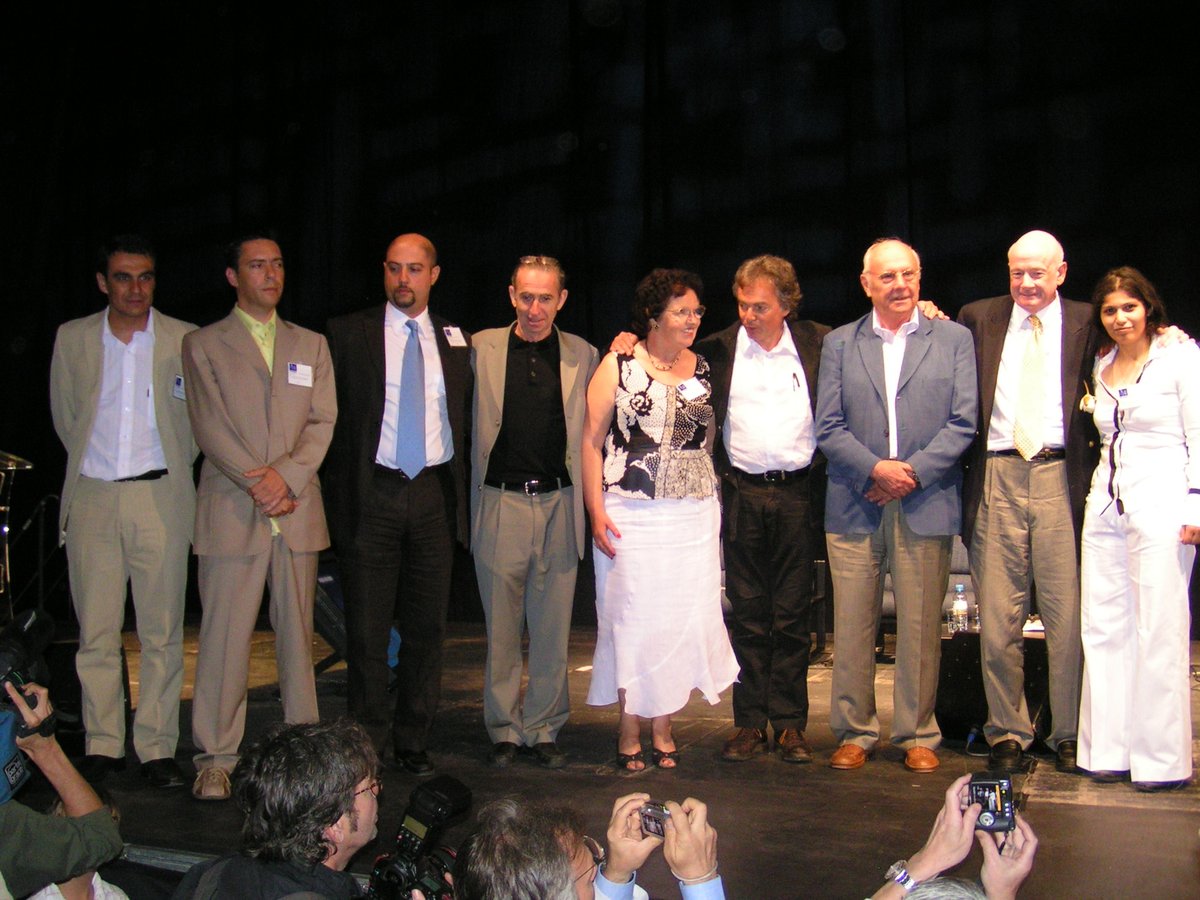 Les intervenants réunis sur la scène à la clôture des Rencontres de Martigues, 2006